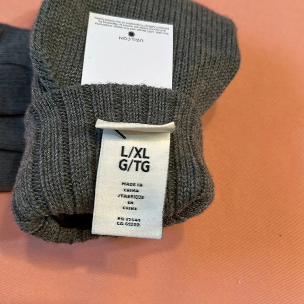 New UGG Flip Mittens. Gray. Size L/XL.